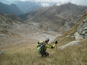 51 ora scendiamo su ripido pratone con erba festuca...